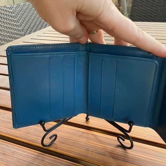 Louis Vuitton blue epi snap wallet EUC M63485 - Picture 6 of 7